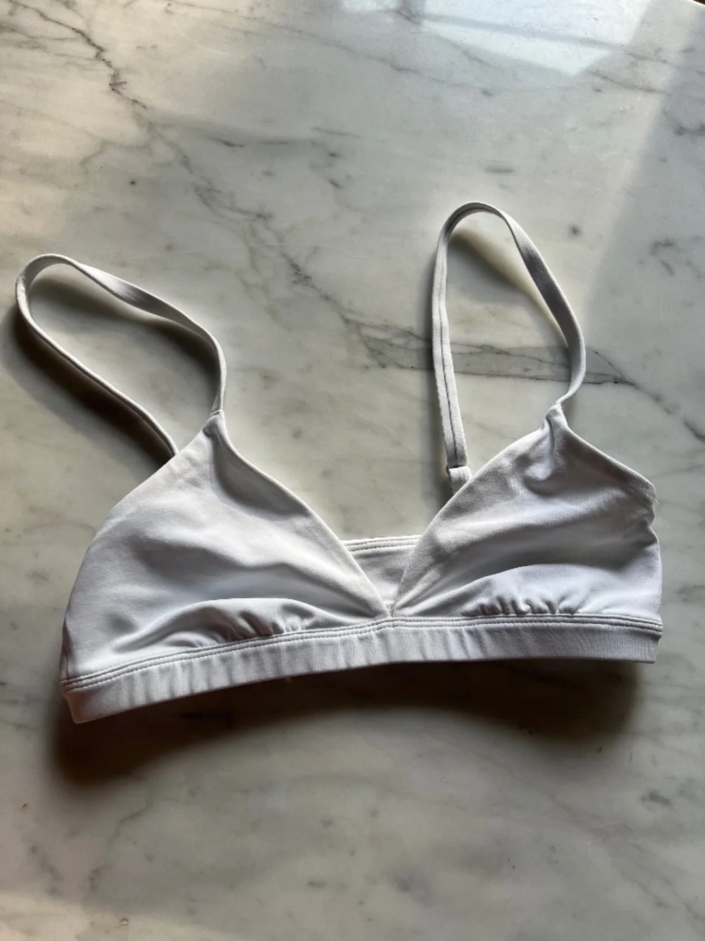 Aritzia contour bra white